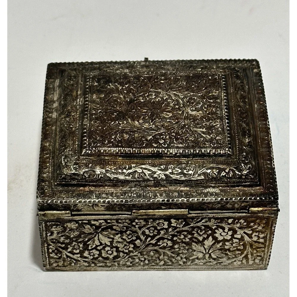The Unbranded Brand vintagemetal trinket